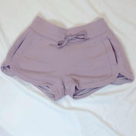 Lululemon Athletica Shorts | Size 6 | Mauve Colour | Pockets | Workout Shorts - Picture 1 of 5